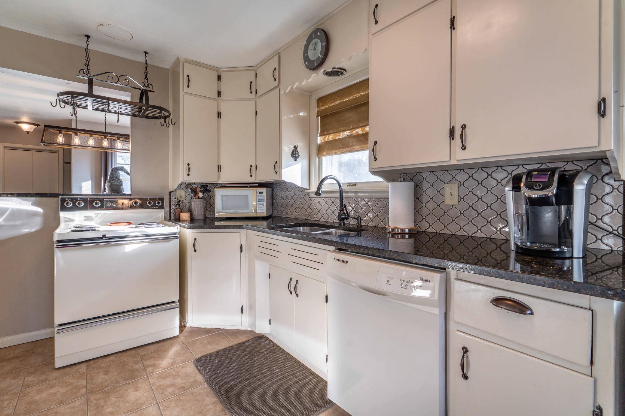 509 W Douglas Avenue