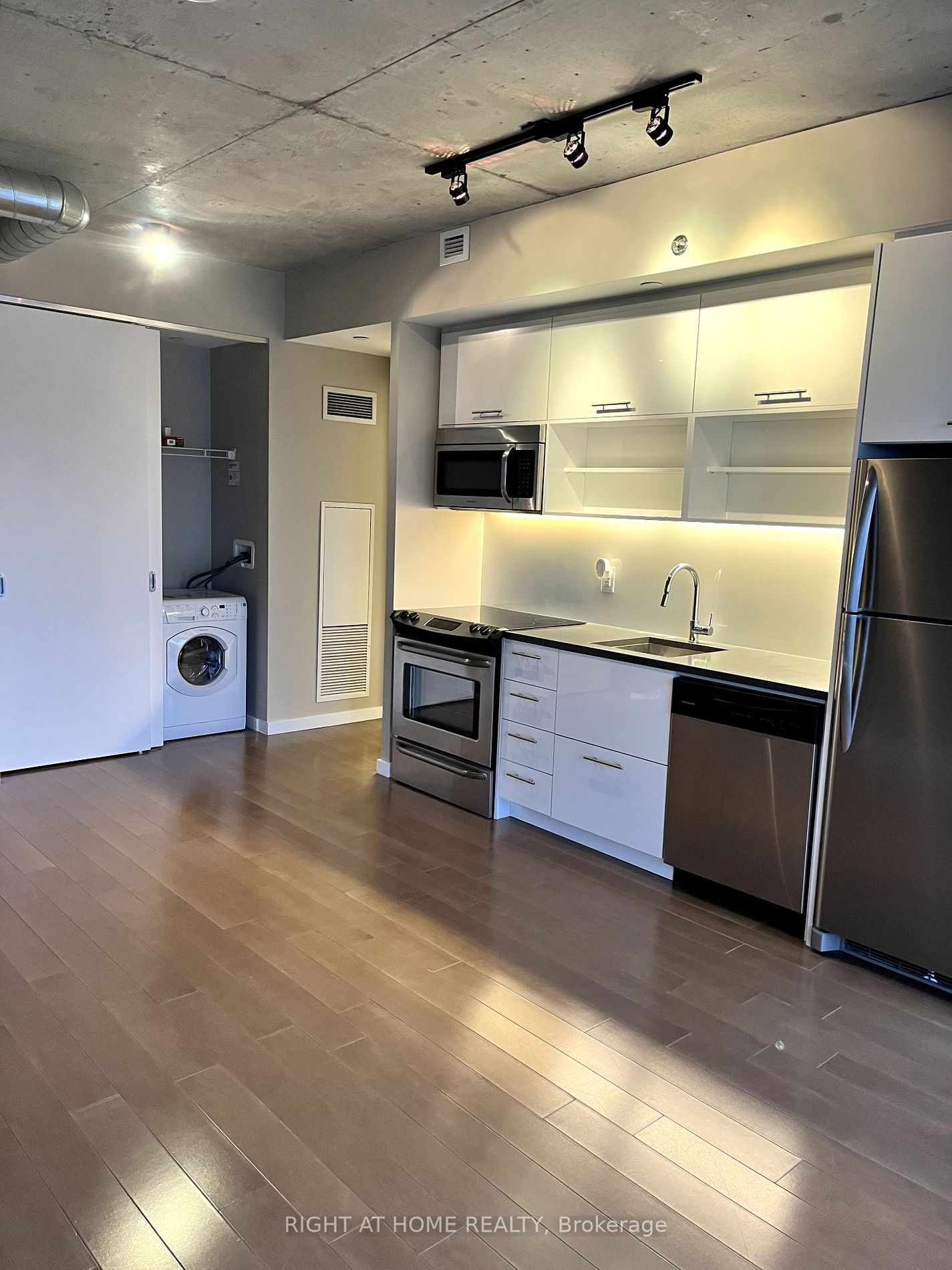 32 Trolley Cres 405