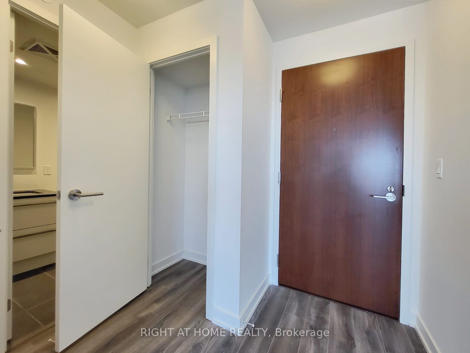 120 Varna Dr 1115
