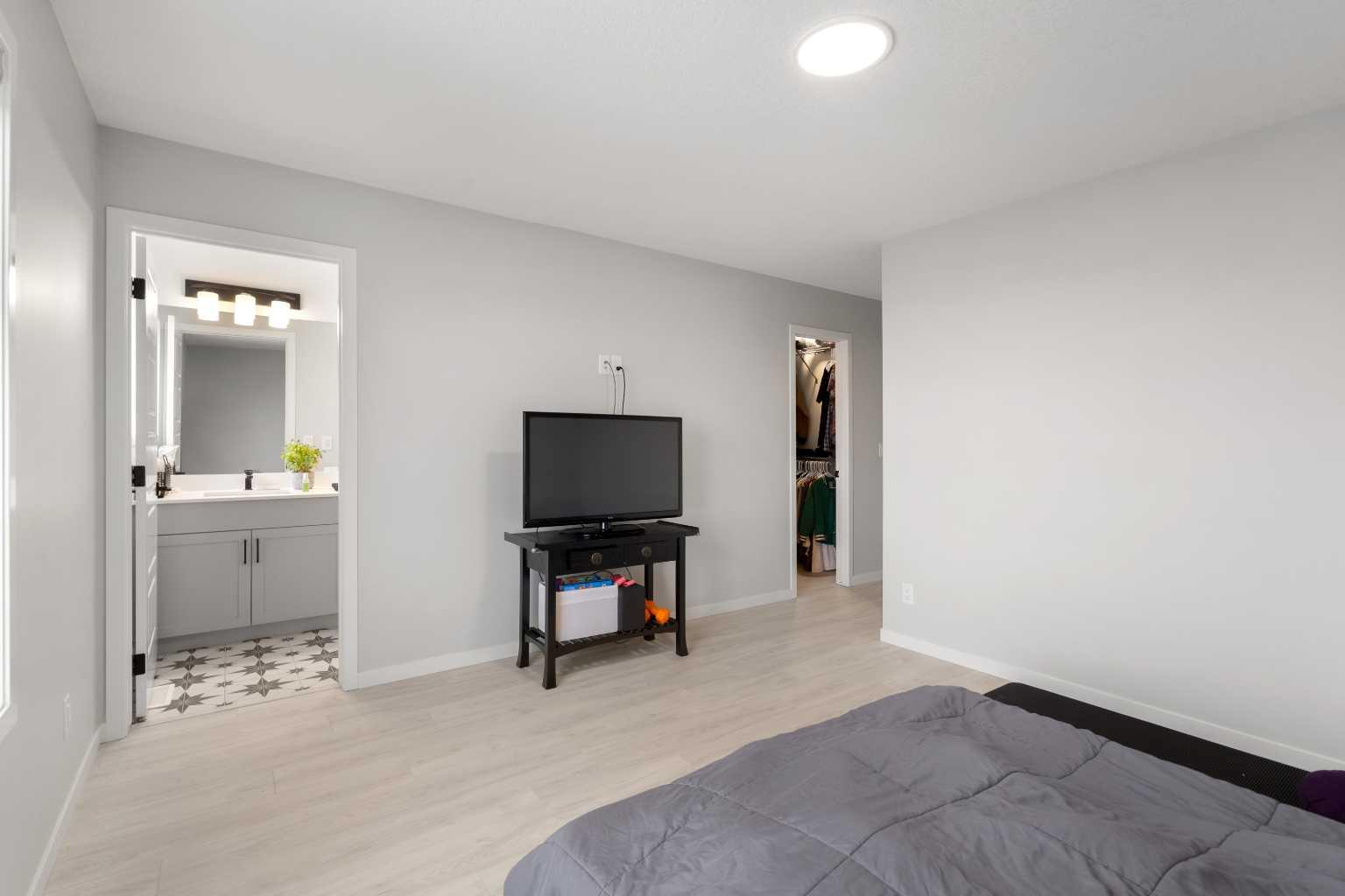 22 Edith Manor NW