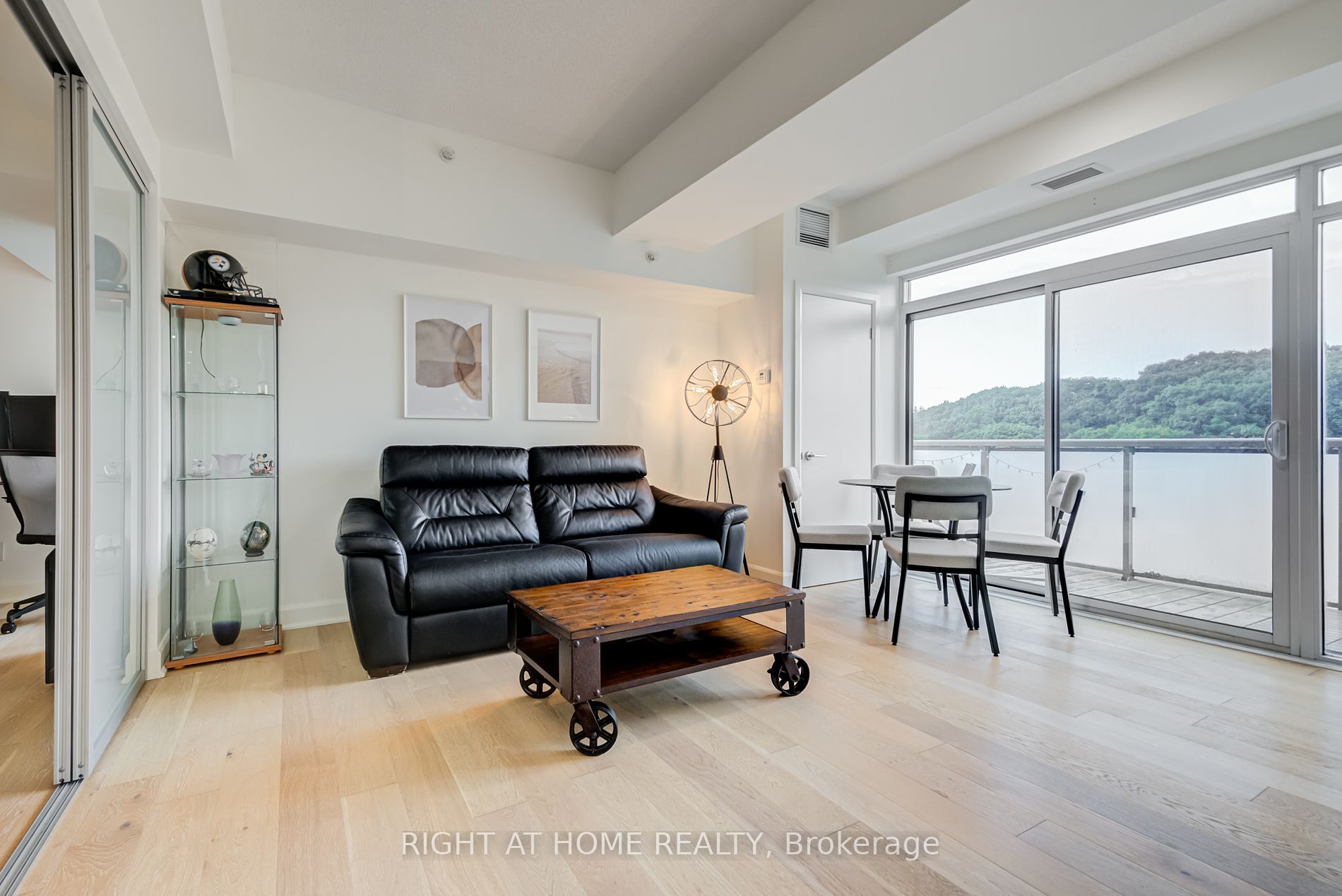 580 Kingston Rd 406
