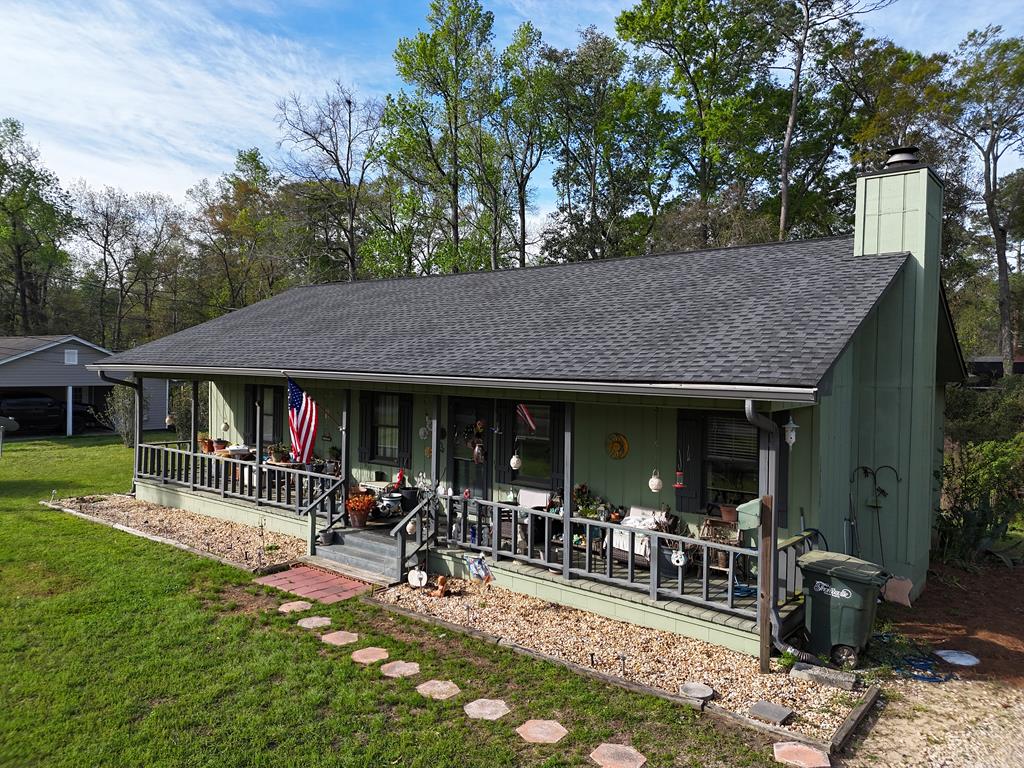 AMAZING HOME in a great location, Thomasville, GA! Nice open living space, fireside living room, great kitchen, 3 great bedrooms and 2 baths. The rustic features of this house will make you feel right at home. Drink your coffee on the wonderful front porch that spans the length of the entire house, or relax on the amazing multi-level deck in the backyard. All this in a great neighborhood just off Summerhill Rd. Call your favorite agent TODAY for a closer look!