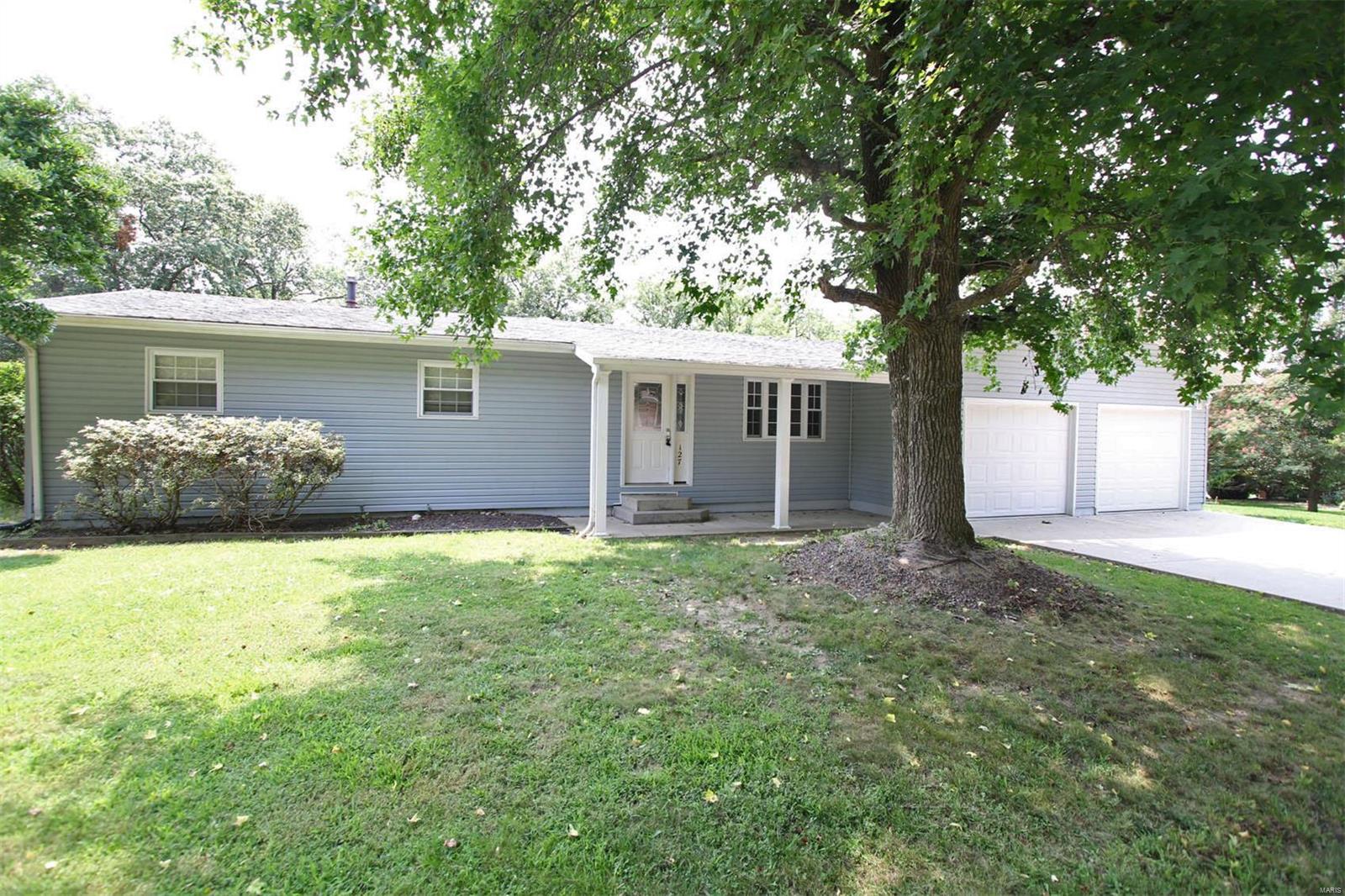 184,900 127 Bandor Circle Hillsboro IL 62049 Montgomery County Realty