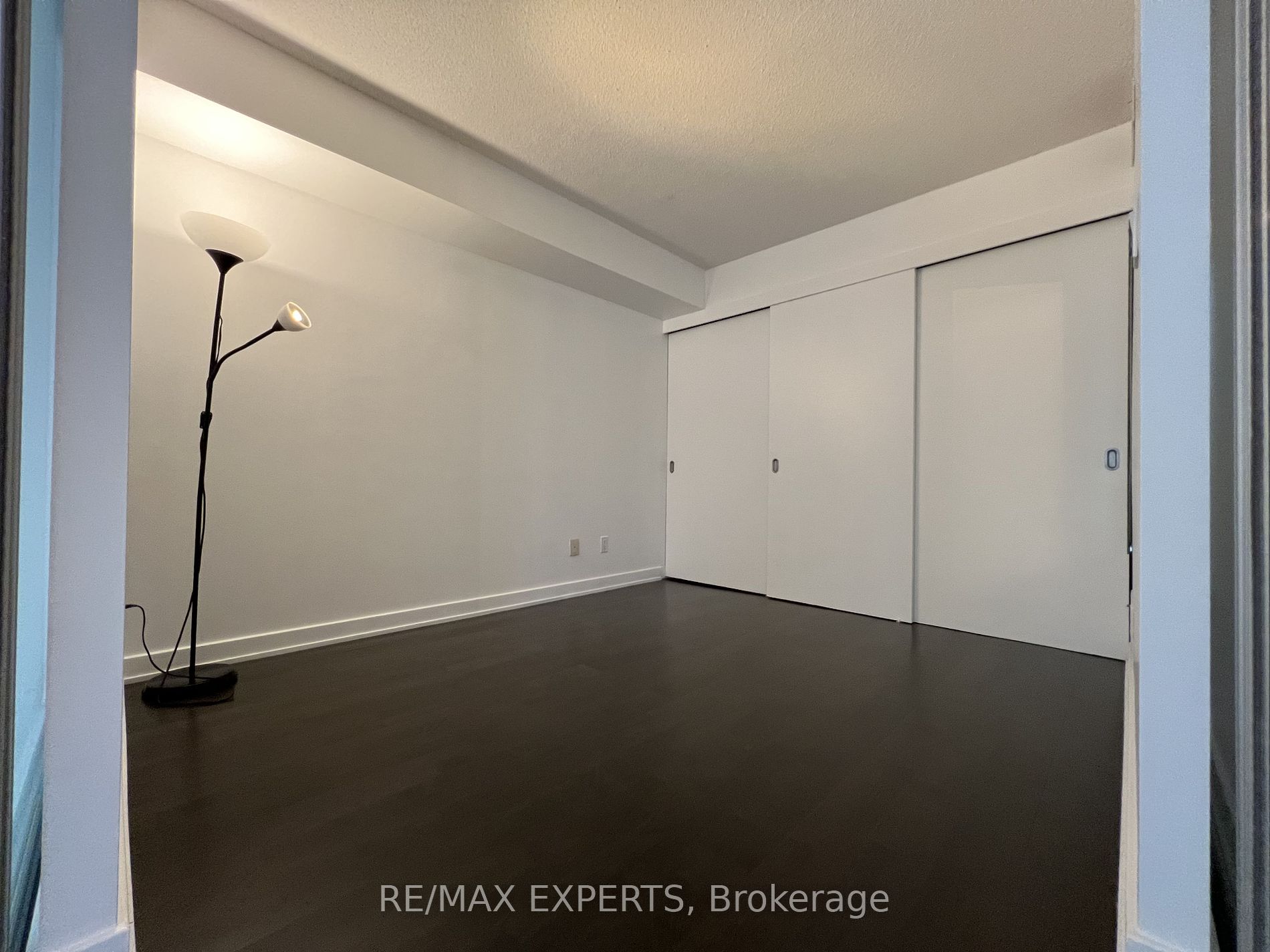 126 Simcoe St 302