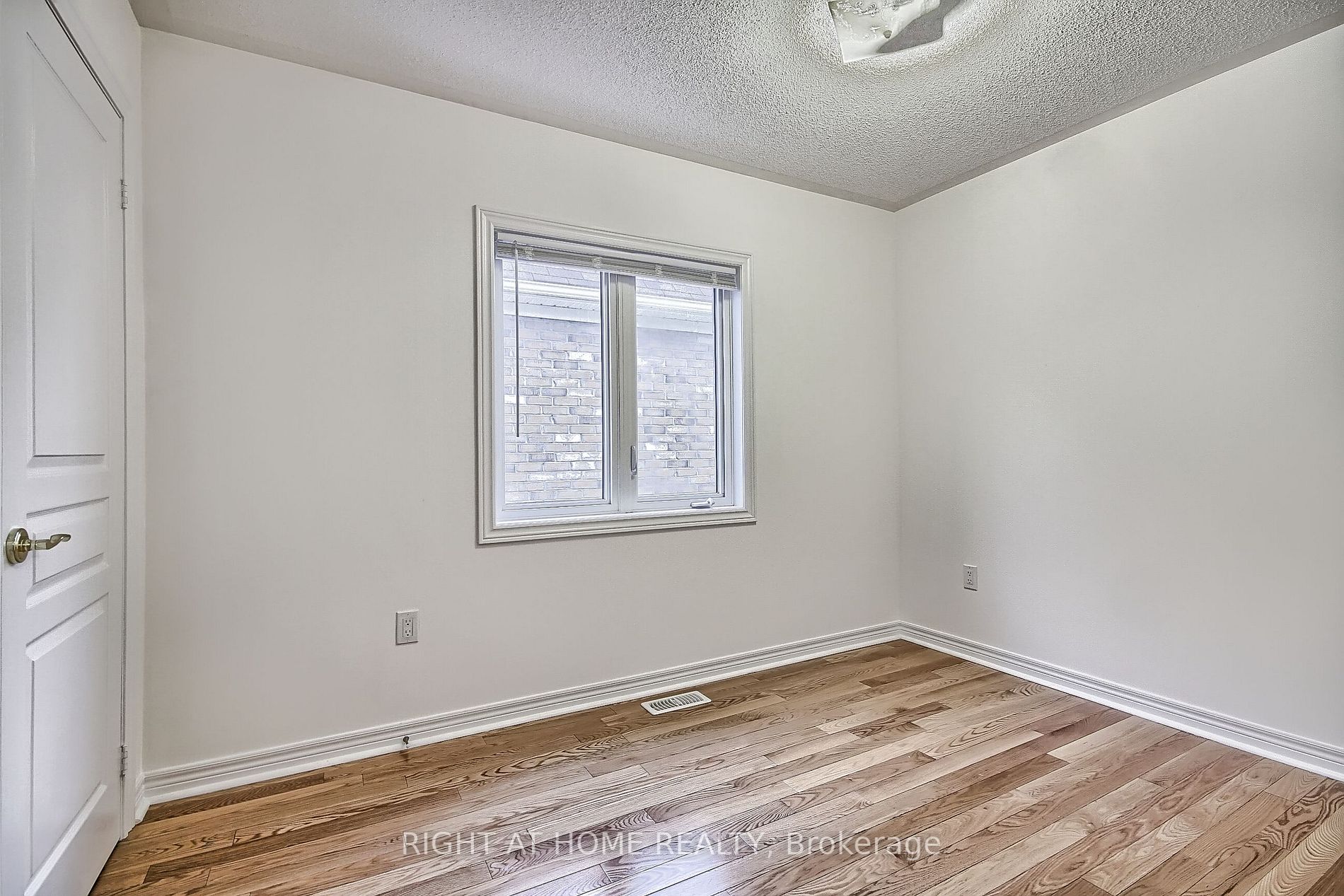 63 Paper Mills Cres