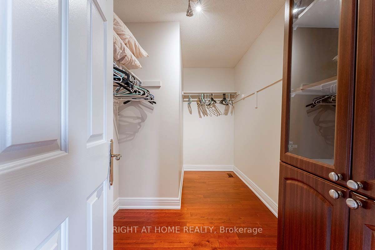 4012 Colonial Dr
