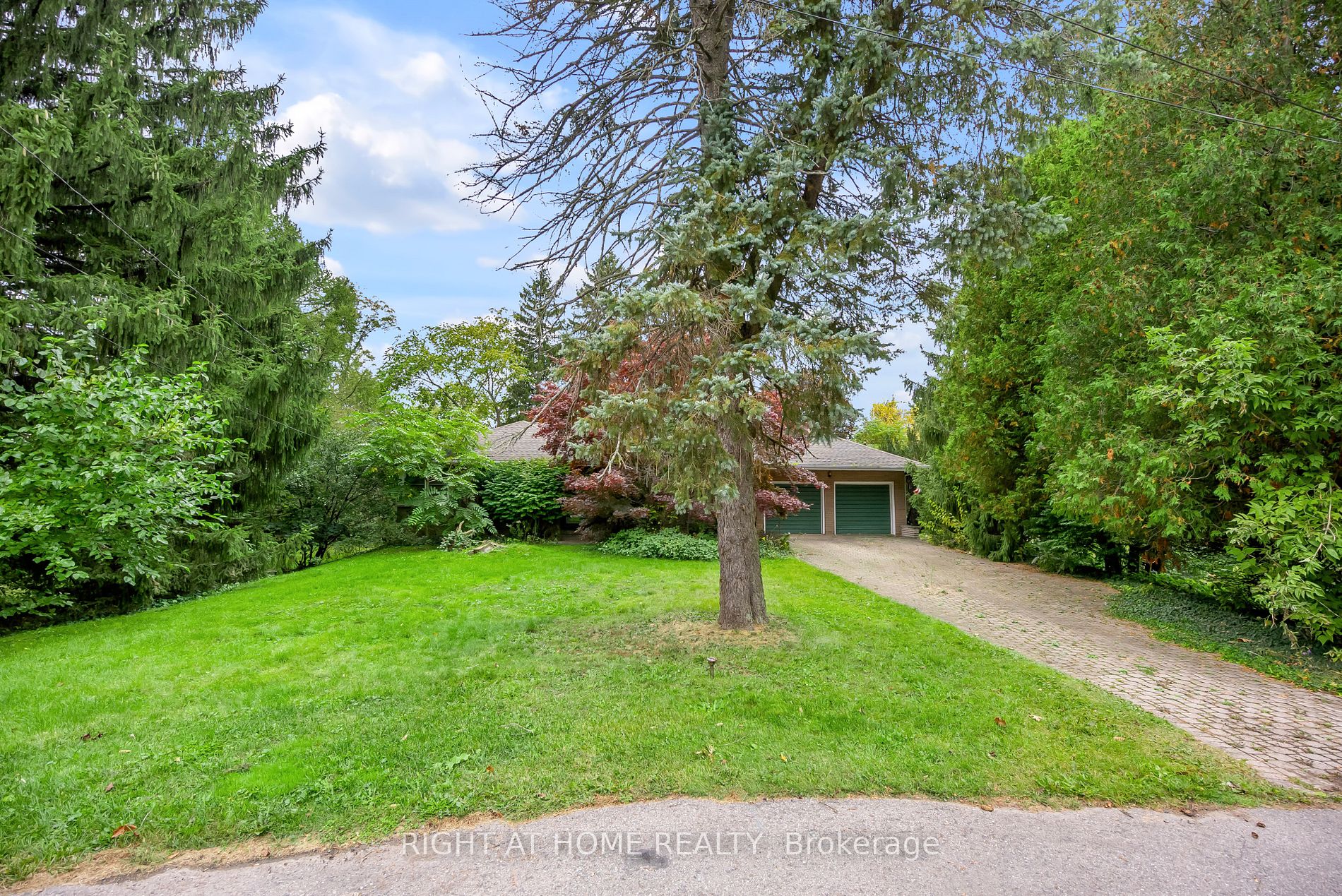 49 Thornwood Dr