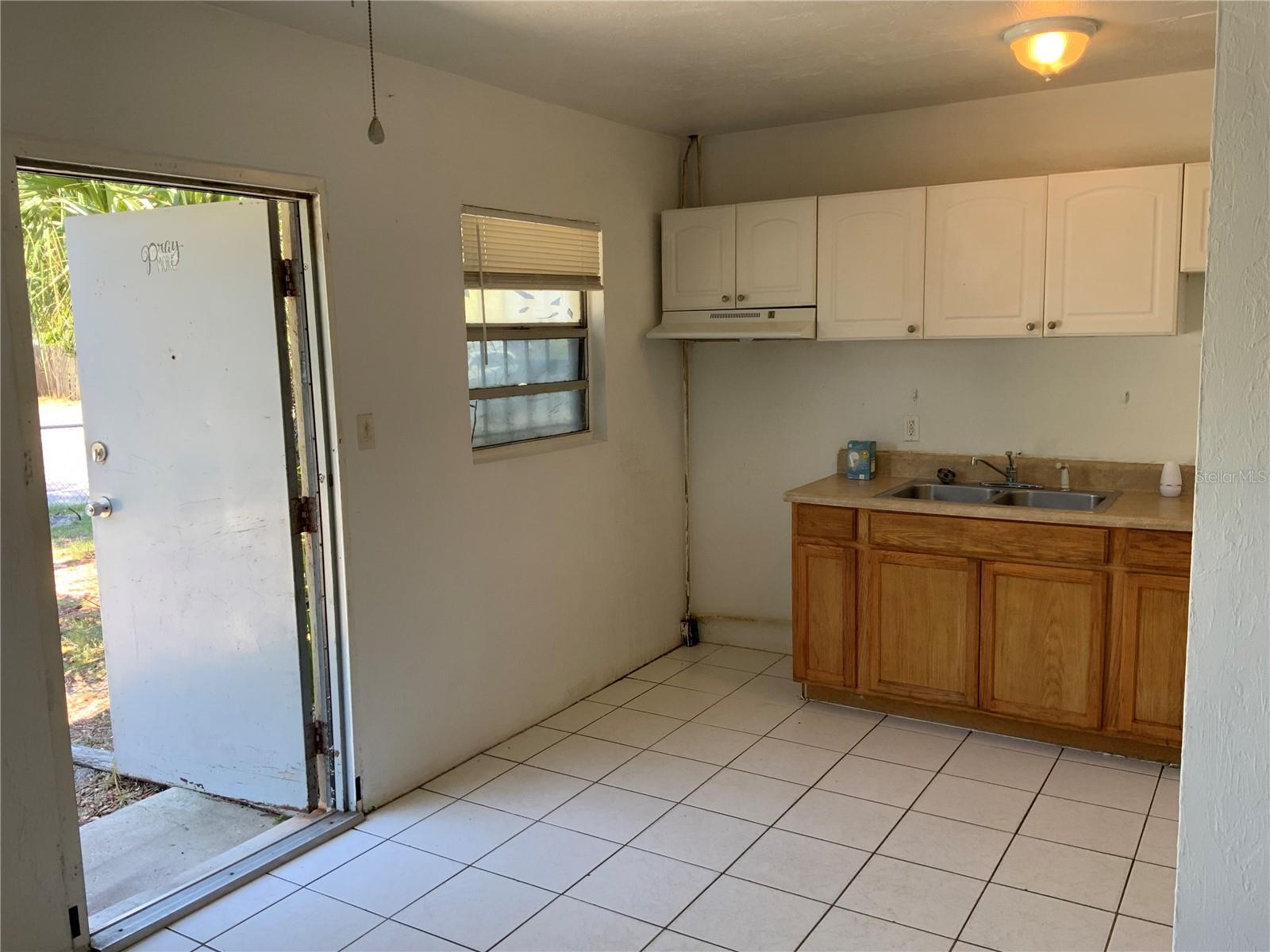 2926 N Orange Avenue