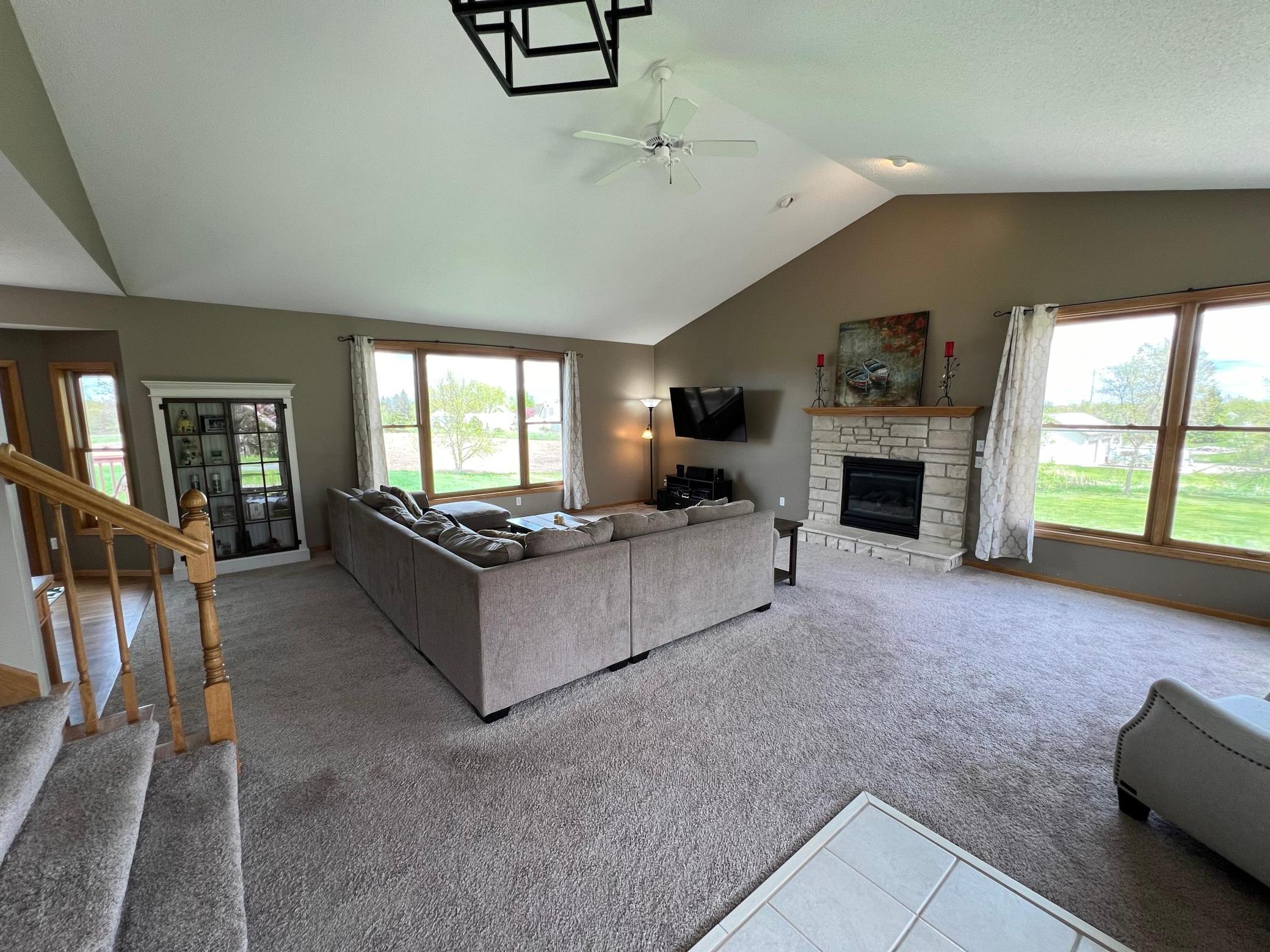 21060 Sunnyhill Lane