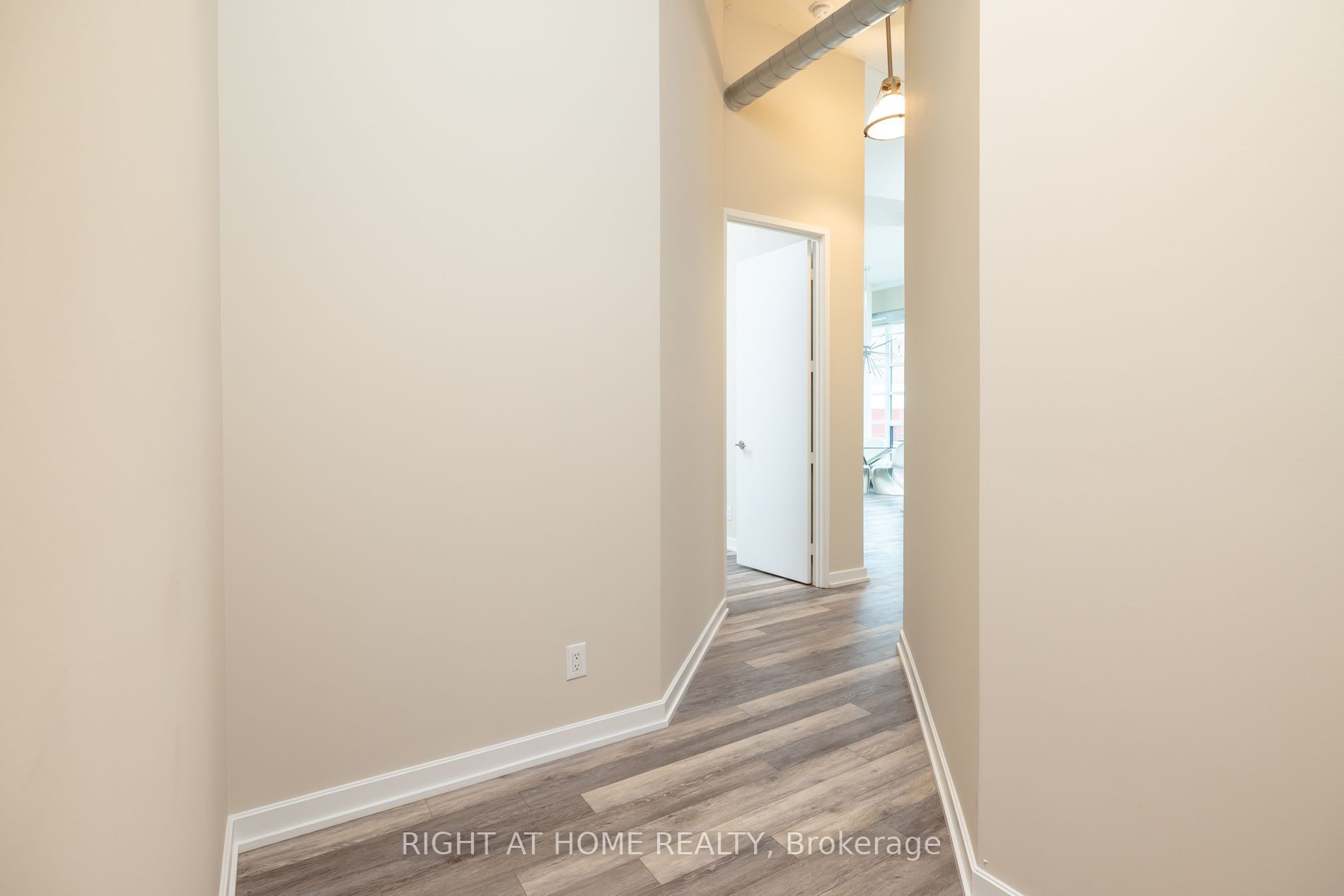 380 Macpherson Ave 306