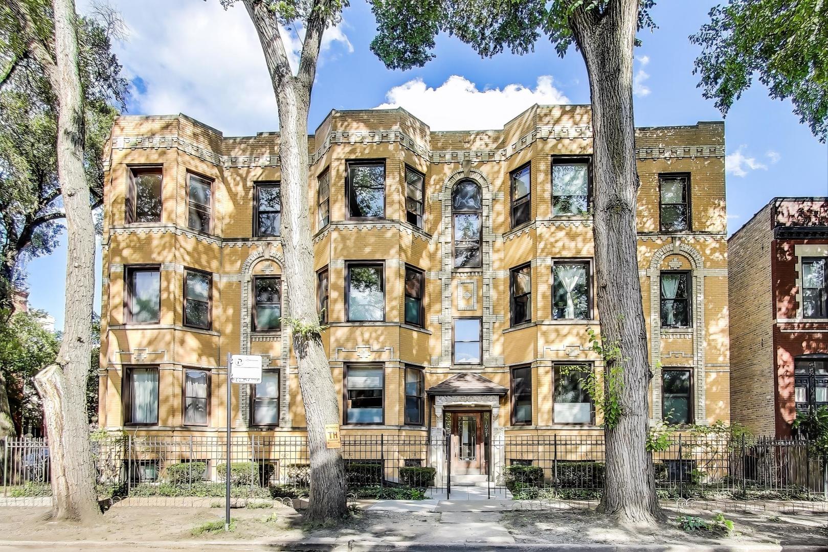 Bright and sunny over-sized one bedroom, one bathroom in A+ Ukrainian Village location. High second-floor unit with enormous windows. Refreshed kitchen opens onto dining room for open-concept feel. Granite counters, stainless steel appliances. Refinished hardwood floors. Private balcony. Storage in basement and common landscaped backyard - all on a quiet and tree-lined street steps from restaurants and nightlife on Division St. and Chicago Ave.