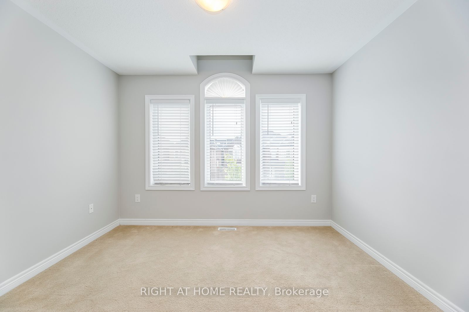 121 Orchardcroft Rd