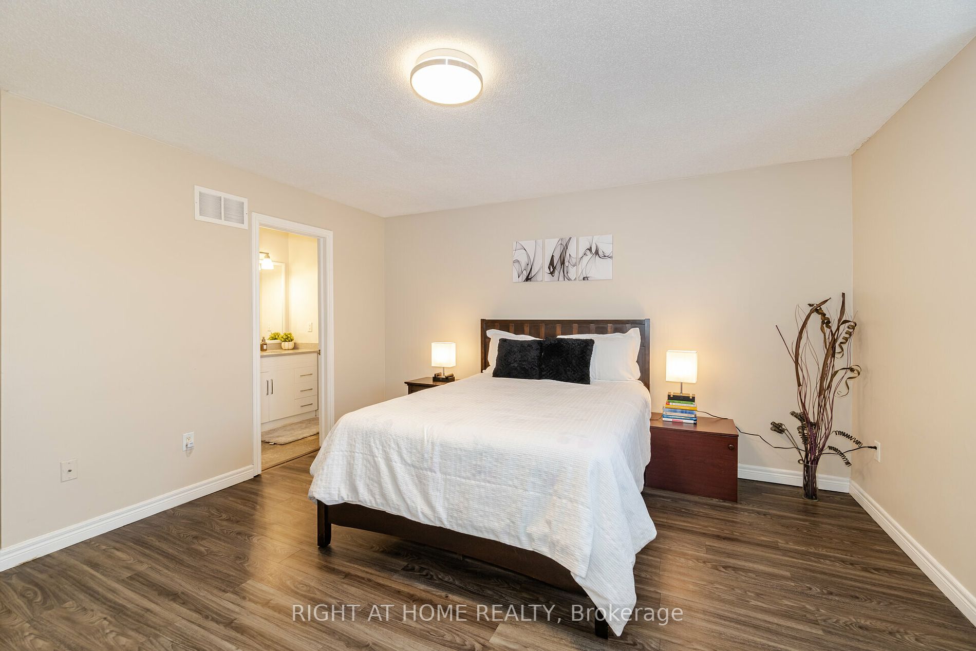 811 Othello Crt