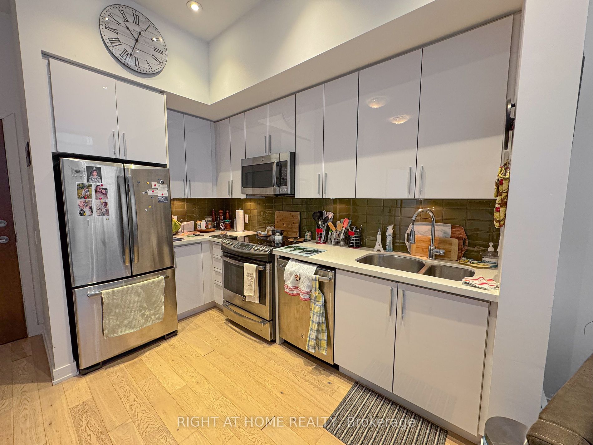 2212 W Lake Shore Blvd Ph06