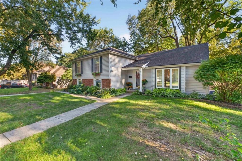 611 W Santa Fe Trail