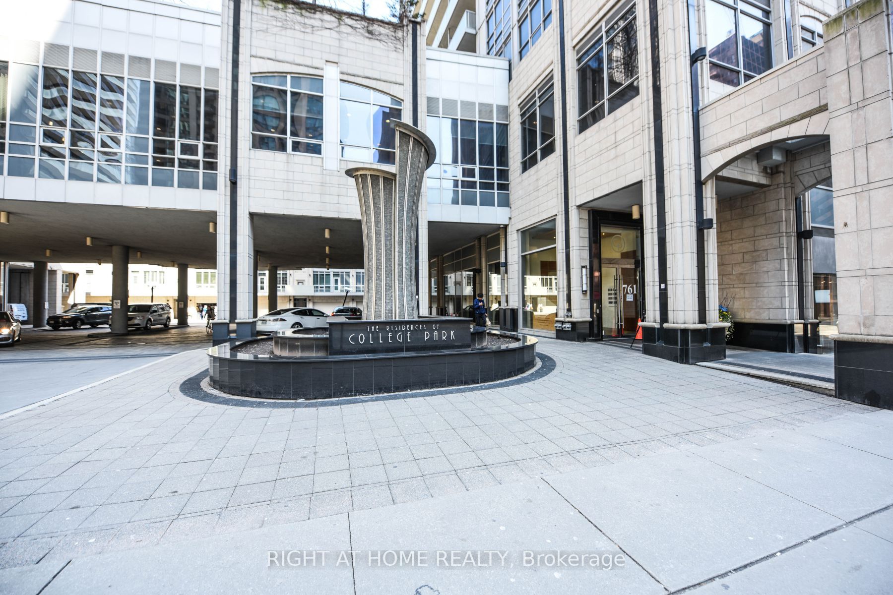 761 Bay St 2512