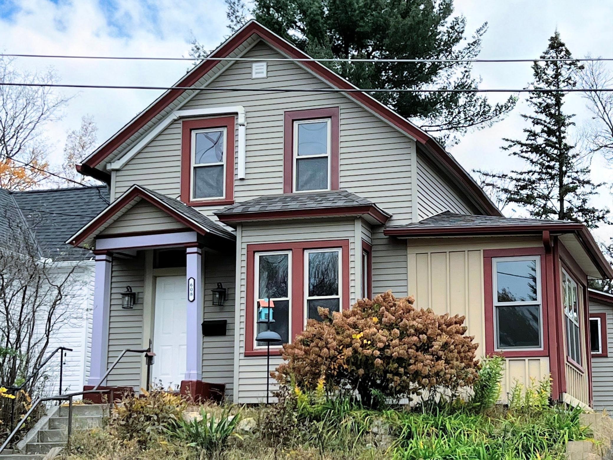 608 Wilkins Street W