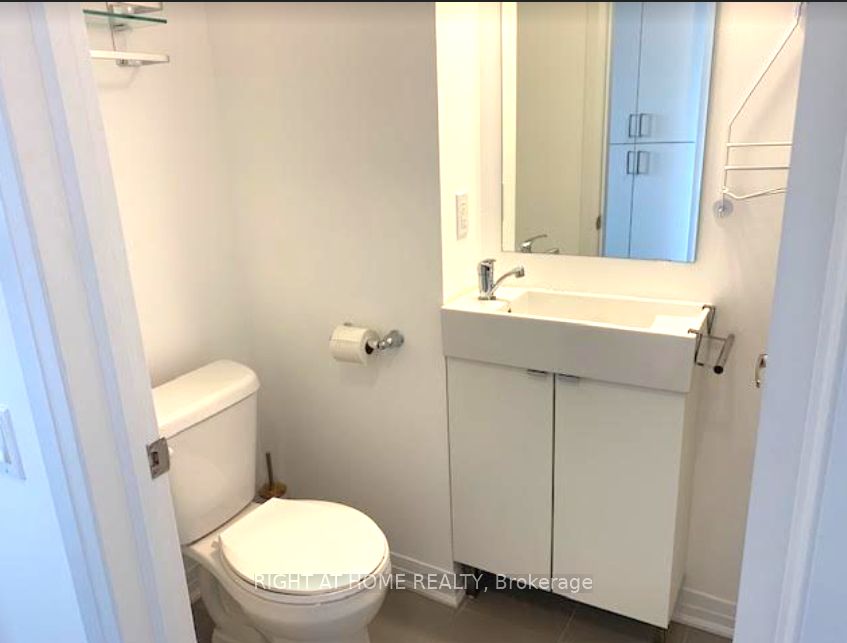 1900 N Simcoe St 604