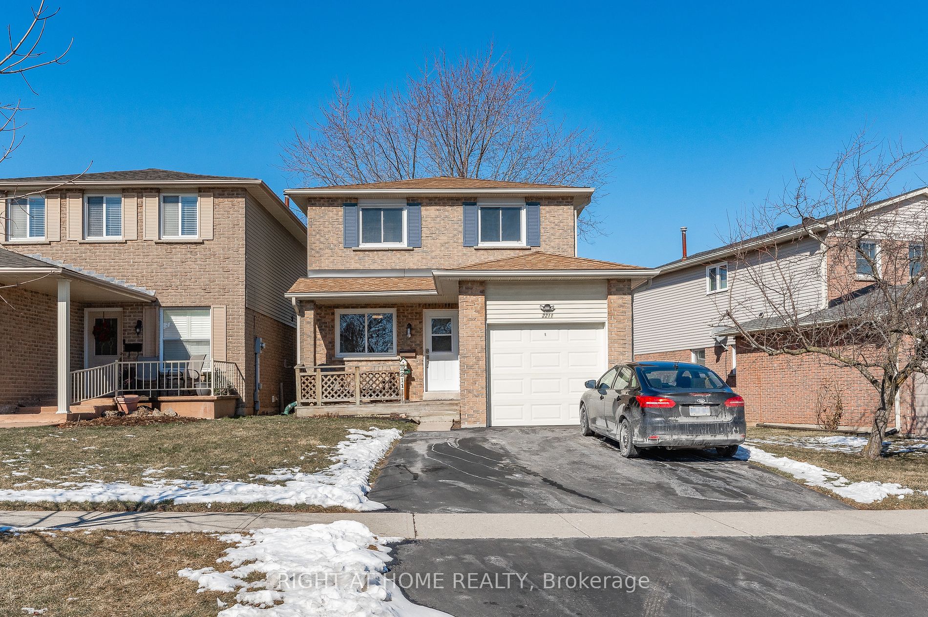 2211 Manchester Dr