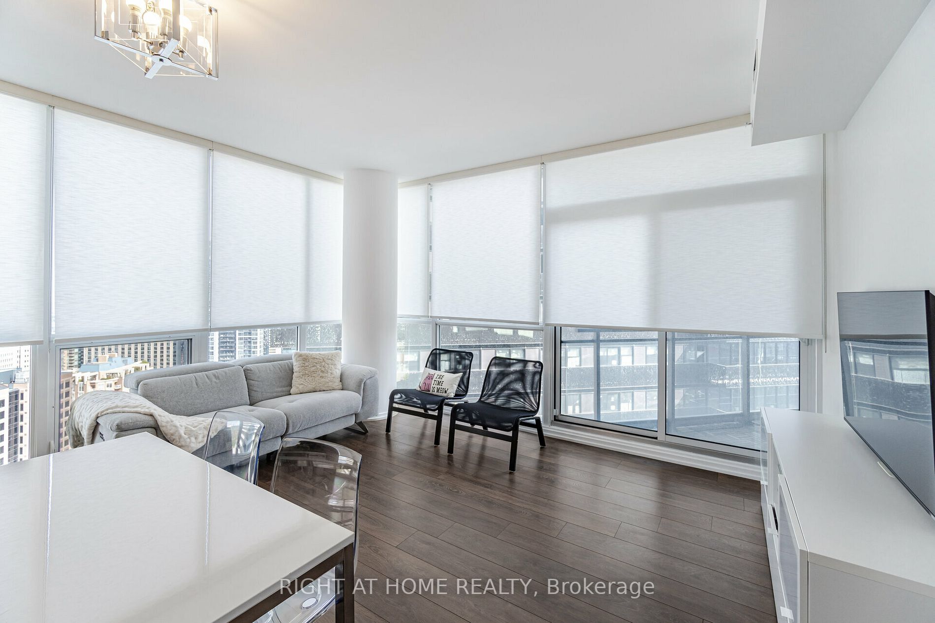 45 E Charles St 3910