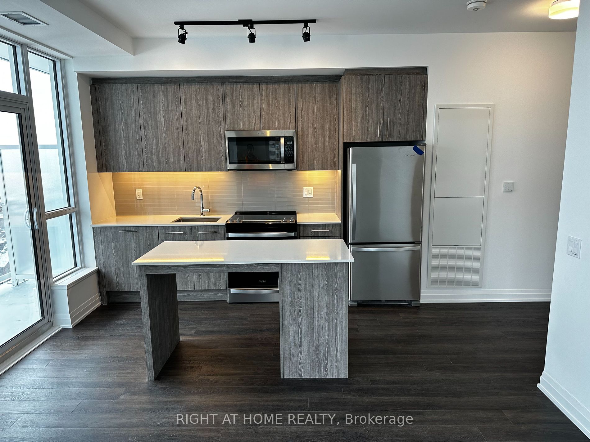 286 Main St 812