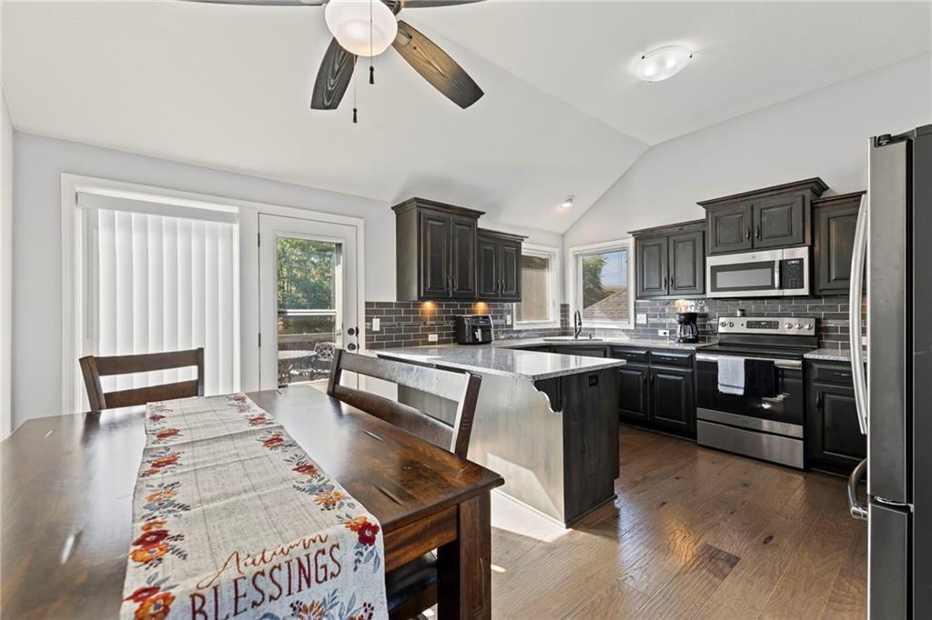 6720 N Cypress Avenue