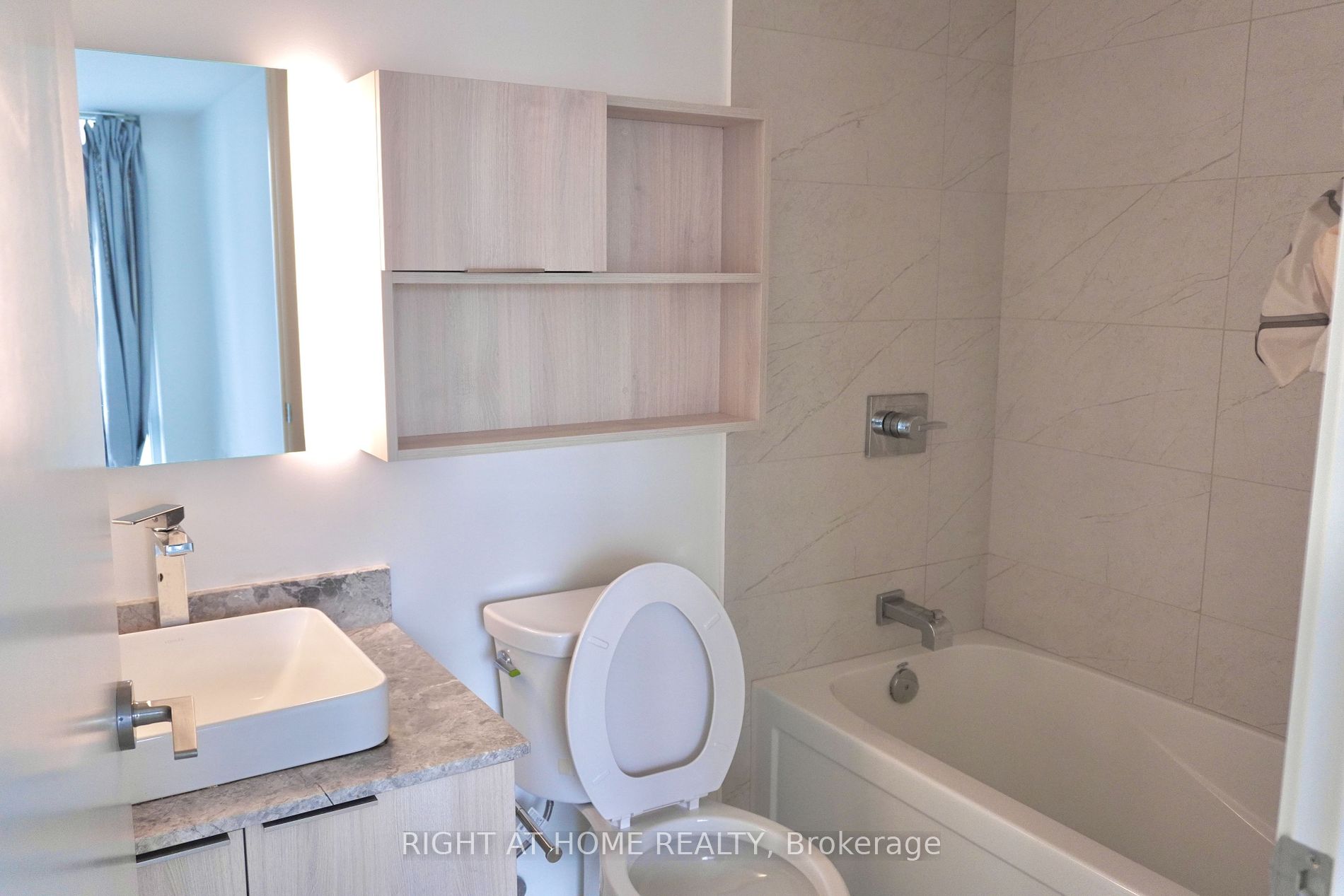 501 Yonge St 1409