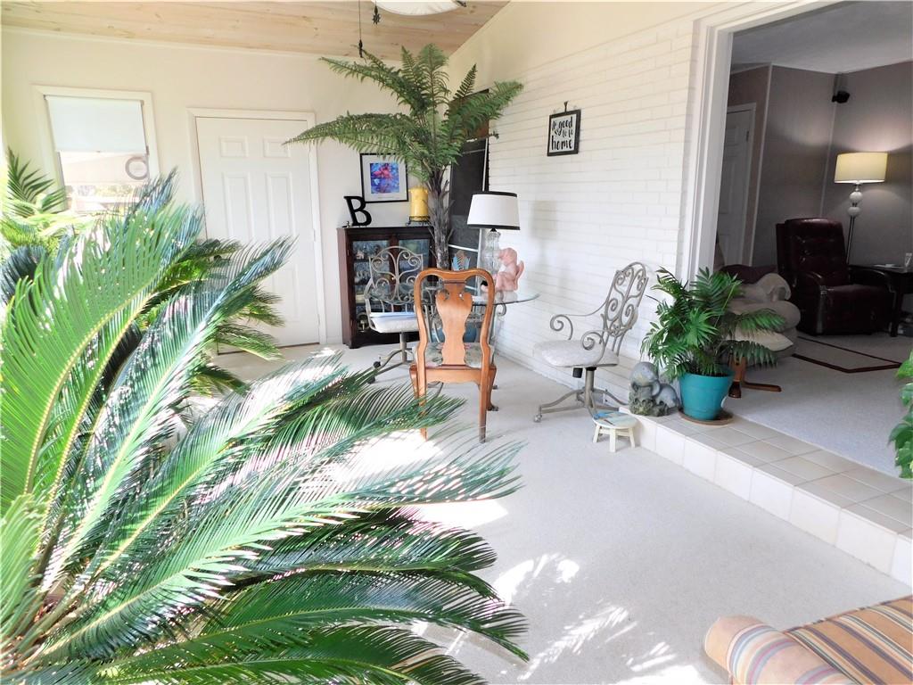 103 W Poplar Drive