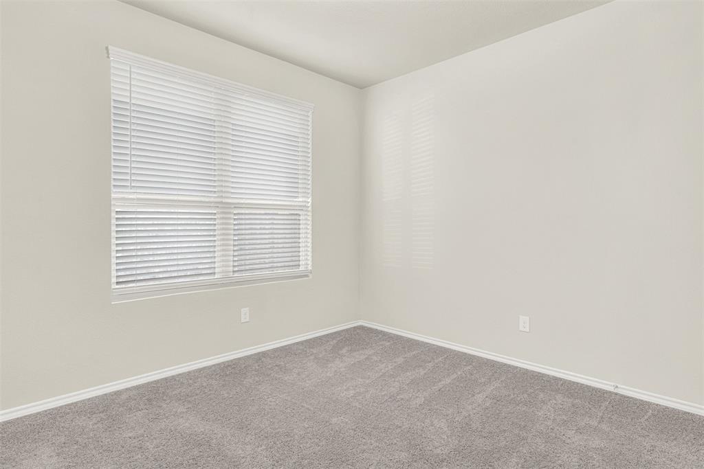 949 Ravenwood Lane