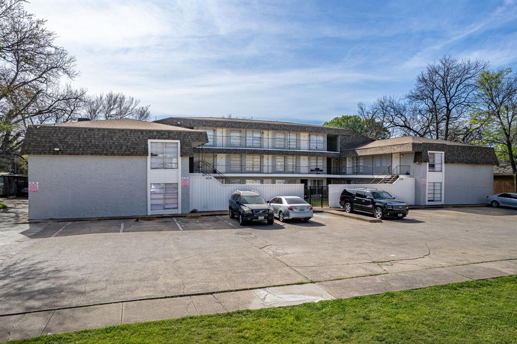 Dallas Property Advisors, LLC is pleased to announce the exclusive listing of The Sycamore Tree Condominiums. Nestled in the residential neighborhood of Peak’s Suburban subdivision in Old East Dallas, 4716 Sycamore is a 21-unit multifamily complex. Each unit is separately deeded giving  flexibility to the buyer in their exit strategy. Units are very spacious, averaging over 700 square feet and offer a variety of 1 and 2-bedroom floor plans. The building has central heating cooling, separate electric meters, ample parking, a spacious courtyard, and much more. Tenants love this subdivision because it is in a quiet neighborhood and close to Downtown, Knox Henderson, Lower Greenville, and Uptown.

The value lies in renovating the remaining units and getting all units to market. Additionally, there is currently no RUBS program which should be implemented to off set costs of the utilities. Lastly, there are two empty maintenance storage rooms on the 3rd floor that could be converted into 
locker storage for additional income.

There is also an attractive Freddie Mac non-recourse loan that a buyer can potentially assume at an interest rate of 4.54, 30-year amortization, and a maturity date of January 2039. Or the property can be purchased free and clear of debt.
