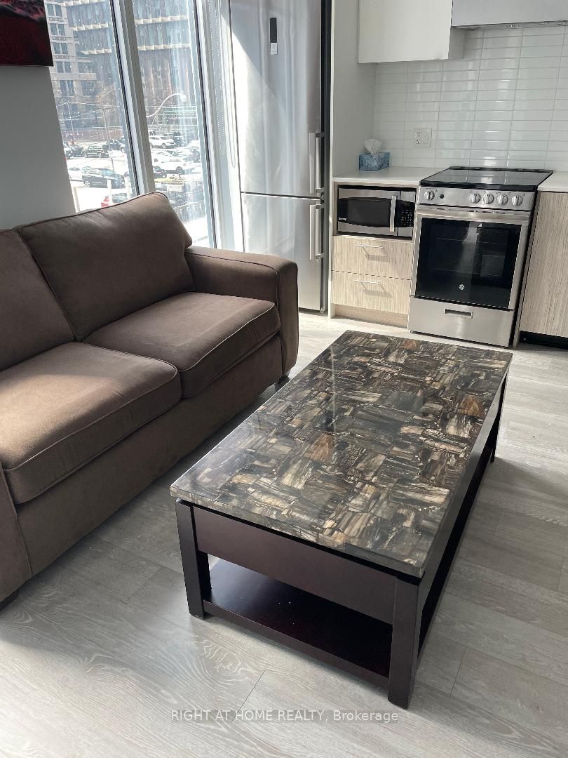 251 Jarvis St 216