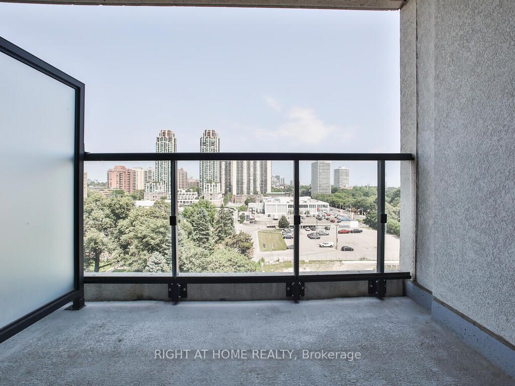1486 Bathurst St 705