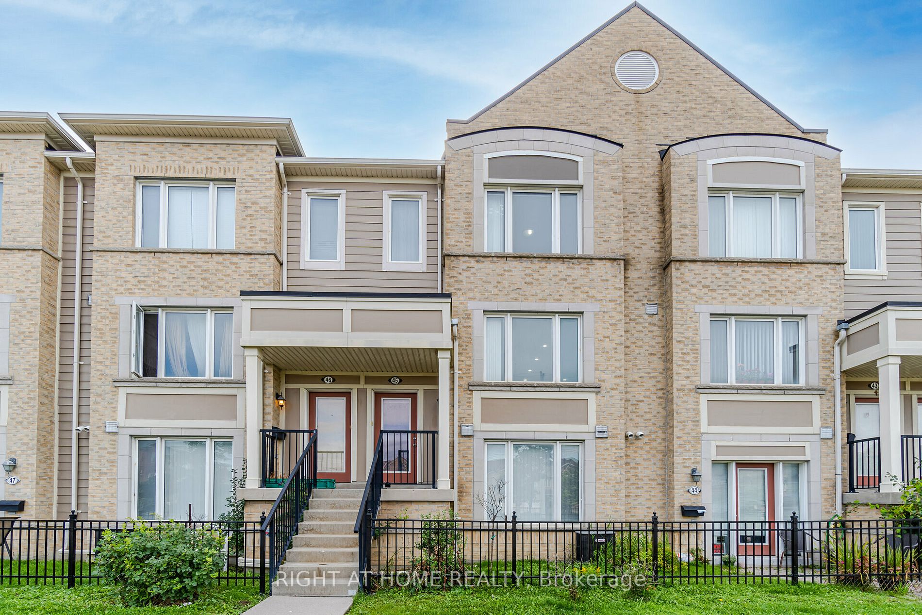 60 Fairwood Circ 45