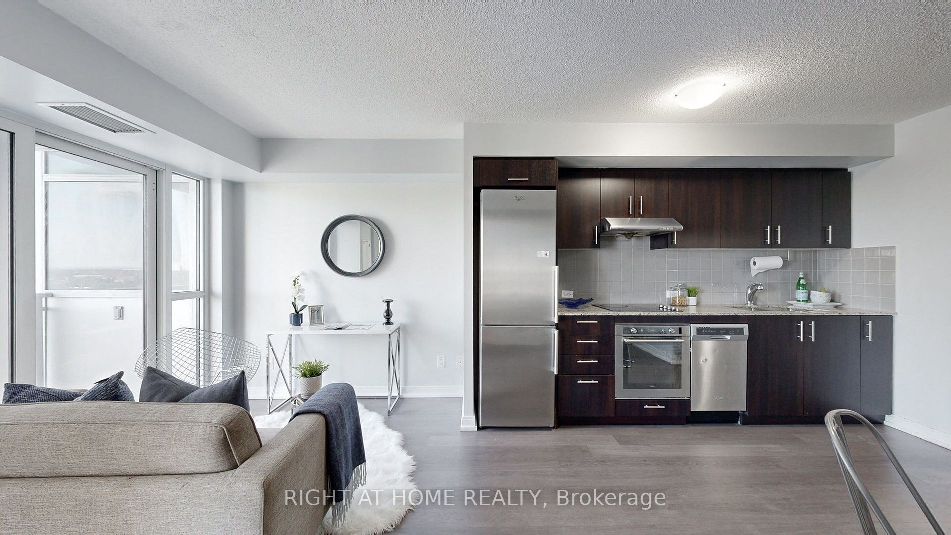 255 Village Green Sq 1210