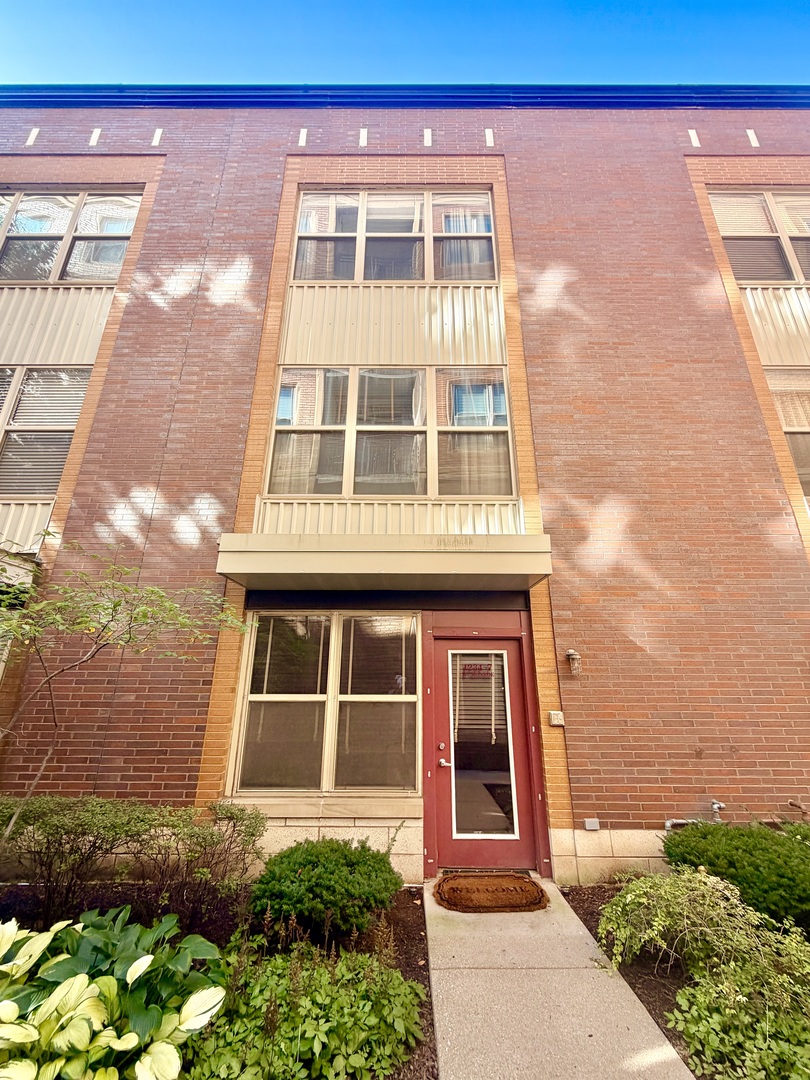 Available Now! Rare spacious 3-level townhome in the heart of the West Loop, directly across from beautiful Skinner Park! This light-filled 2bedroom + den/office, 2-bath home, offers the space and privacy of a single-family home with an unbeatable city location.    The main living level features an open-concept living and dining space with hardwood floors, abundant natural light and a seamless flow into the kitchen. The kitchen is appointed with, granite countertops, 42" cabinetry, stainless steel appliances, breakfast bar/island and ample storage, while a private balcony just off the kitchen provides the perfect spot for grilling or enjoying the outdoors.    The lower level offers an impressive custom office/den with built-in storage, ideal for working from home, a fitness space or additional family room. Even better, enjoy the convenience of a private attached 2-car garage with additional storage and EV charger.    On the third Level, you'll find two generously sized bedrooms with excellent natural light. The bedroom level also features convenient, in-unit laundry, and a large full bathroom, with a dual vanity, oversized soaking tub and plenty of storage.    Just minutes from Randolph Street Restaurant Row, Fulton Market, Greektown, Mary Bartelme Park, Target, Mariano's, Whole Foods, UIC and the Rush Medical District. Easy access to public transportation, downtown and some of Chicago's best dining, shopping and entertainment.    Owner requirements 700+ Credit Score, household income is 3x's the rent, ideally a lease ending in Spring 2028. Pets are allowed, 350 for dogs, 250 for cats. 1 month security deposit. Water, sewer, trash and recycle are included. Tenant is responsible for Gas, Electric, & Wifi.