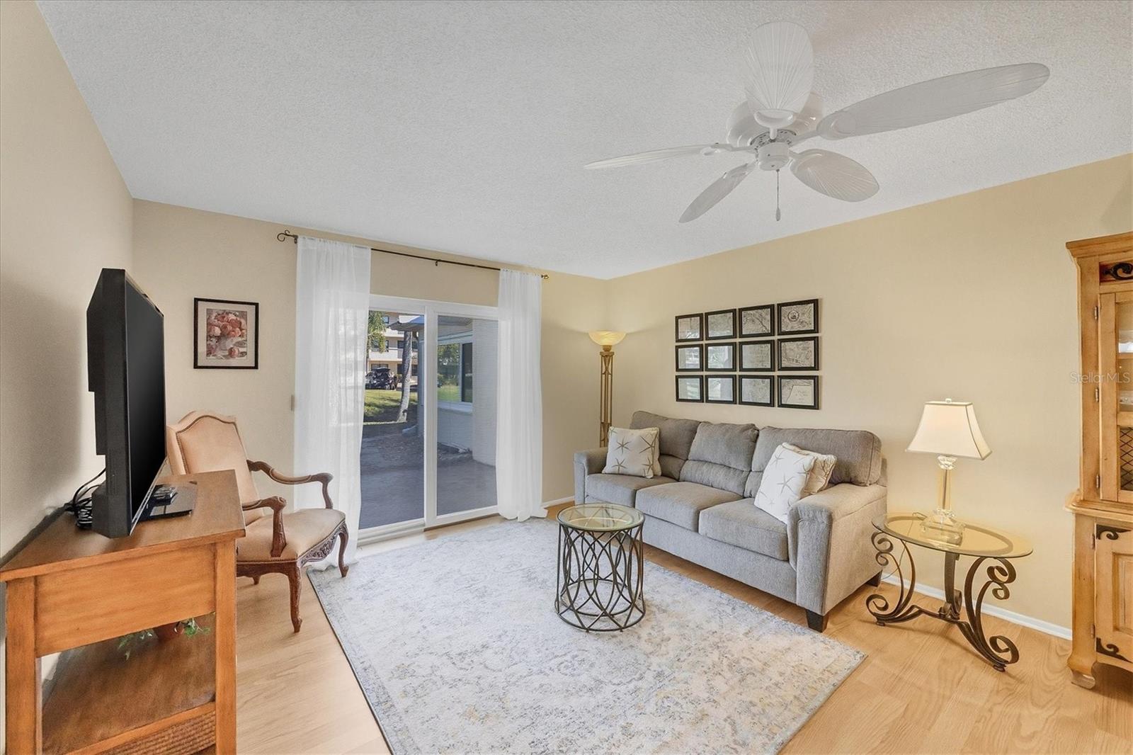 390 301 Boulevard W 27C