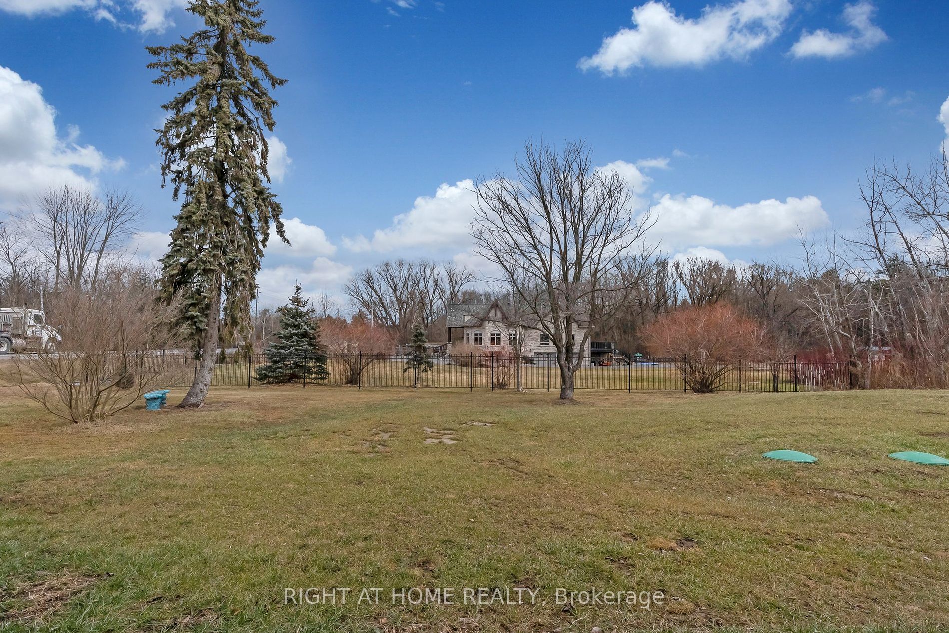 2725 Taunton Rd