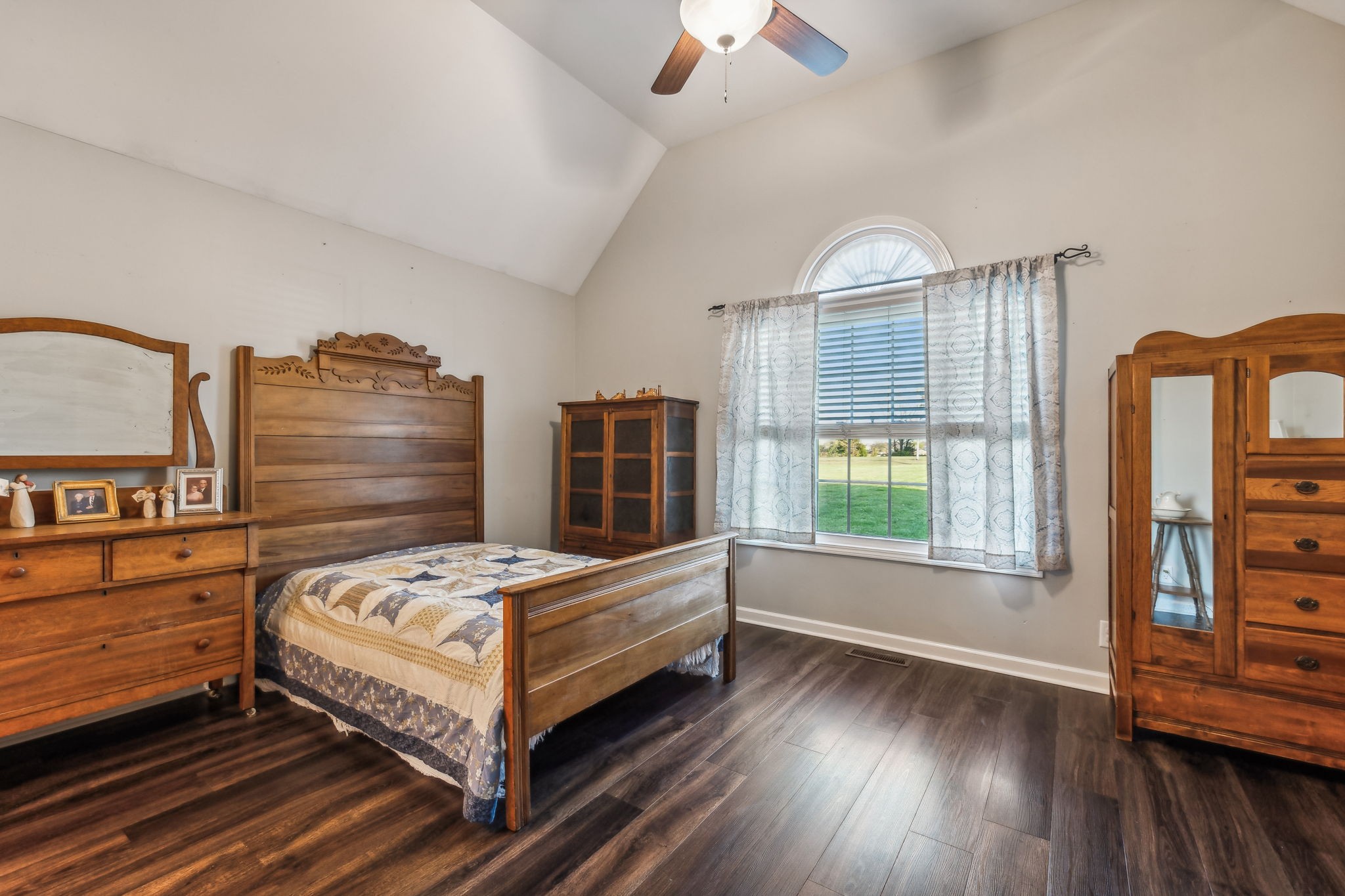 5881 Highway 31 W