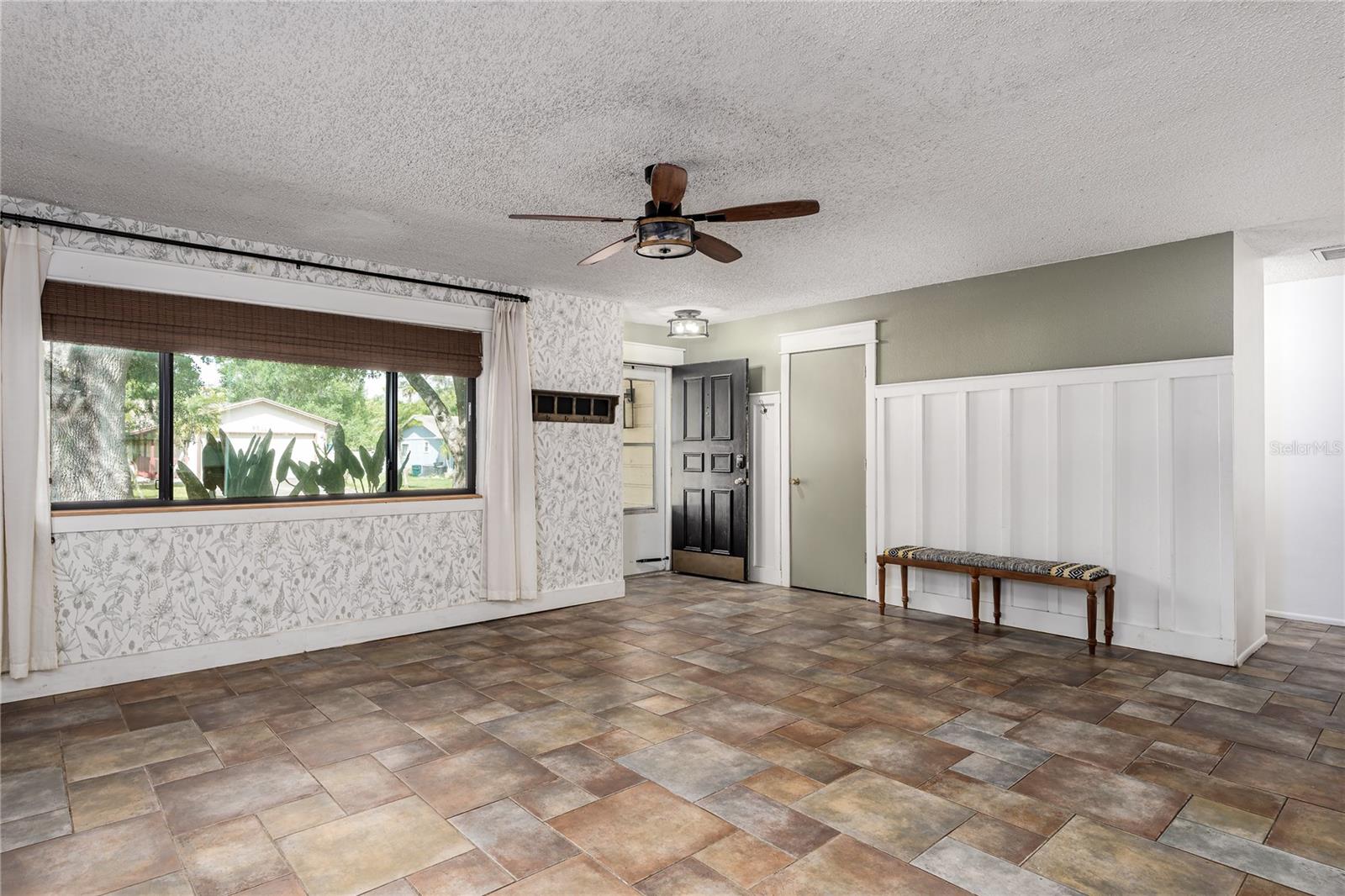 5012 Woodlawn Circle W