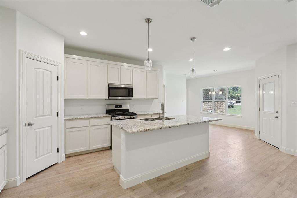 1702 Kings Lane