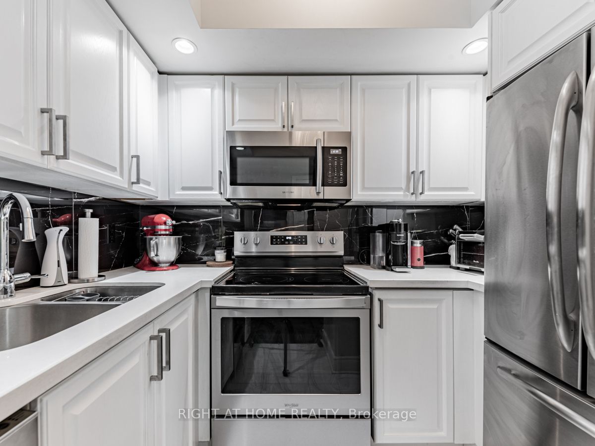 15 Northtown Way 615