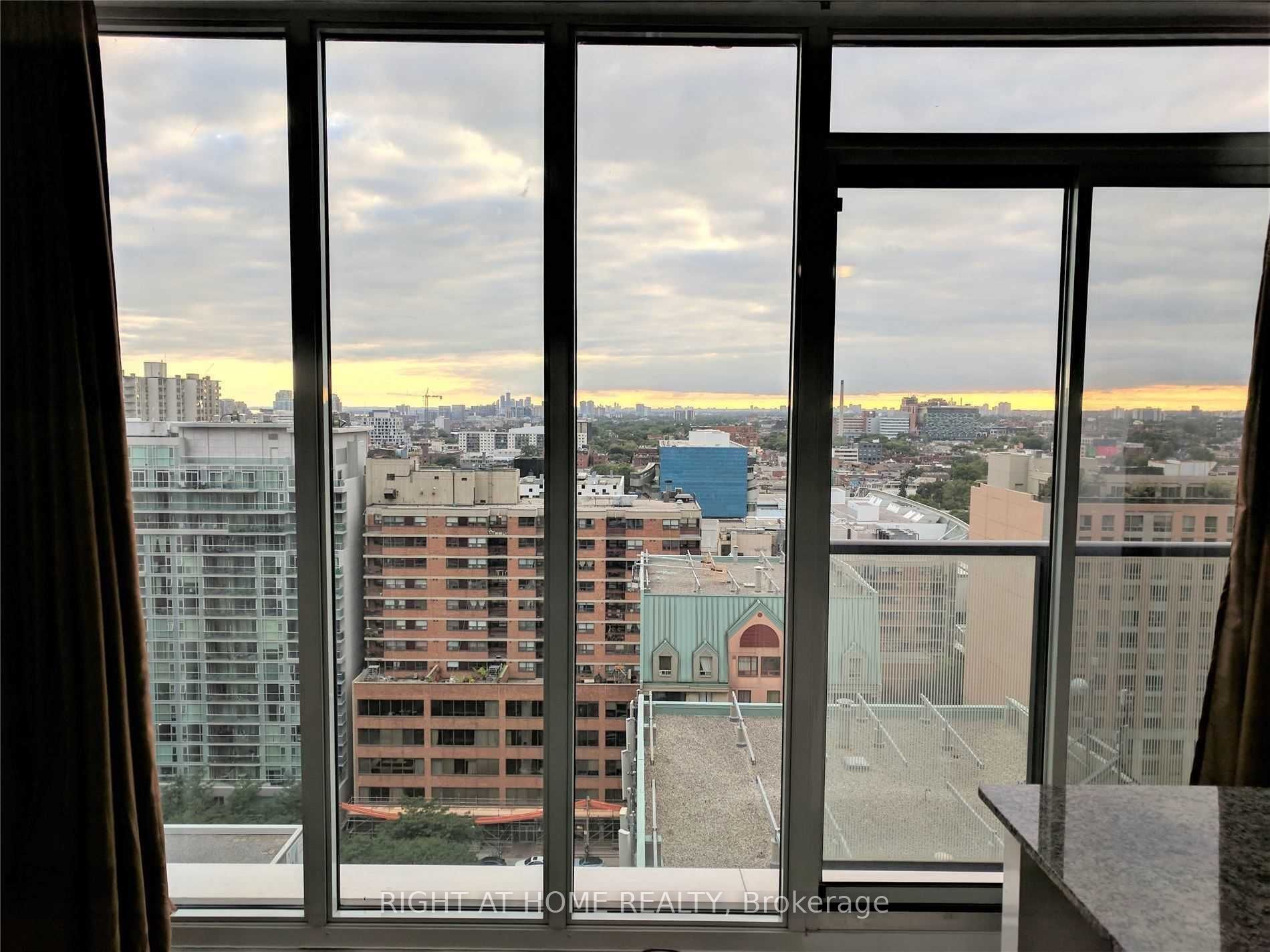 426 University Ave 1802