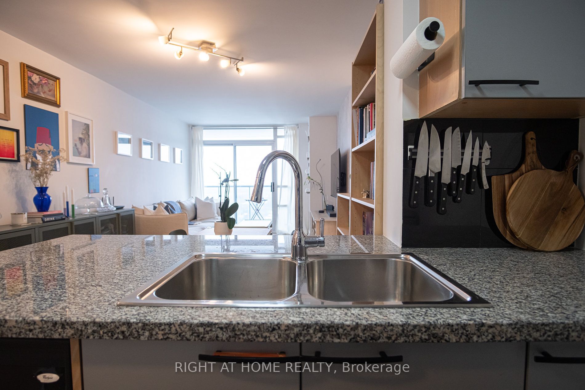 16 Harrison Garden Blvd 2402