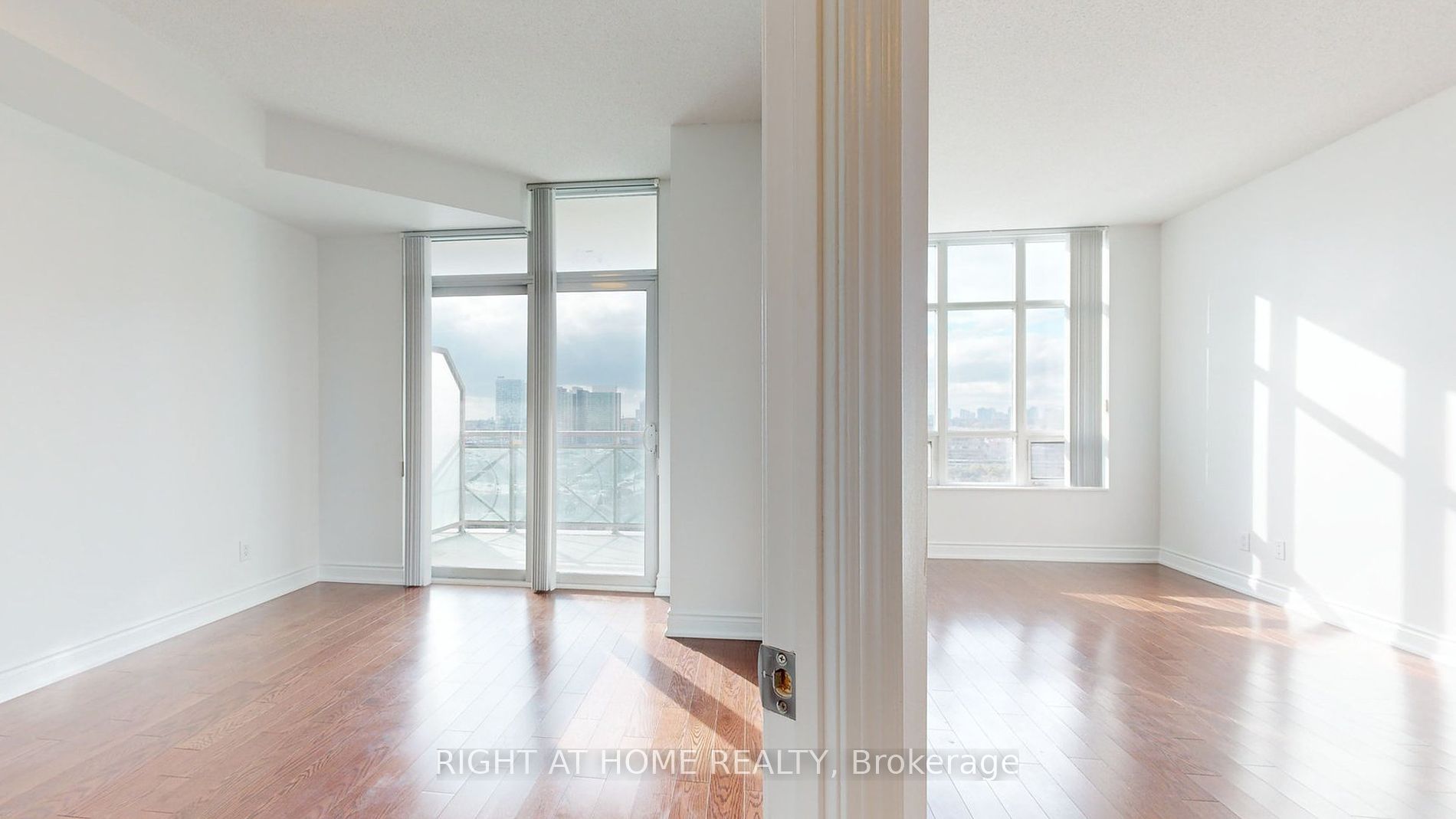 10 Bloorview Pl 1706