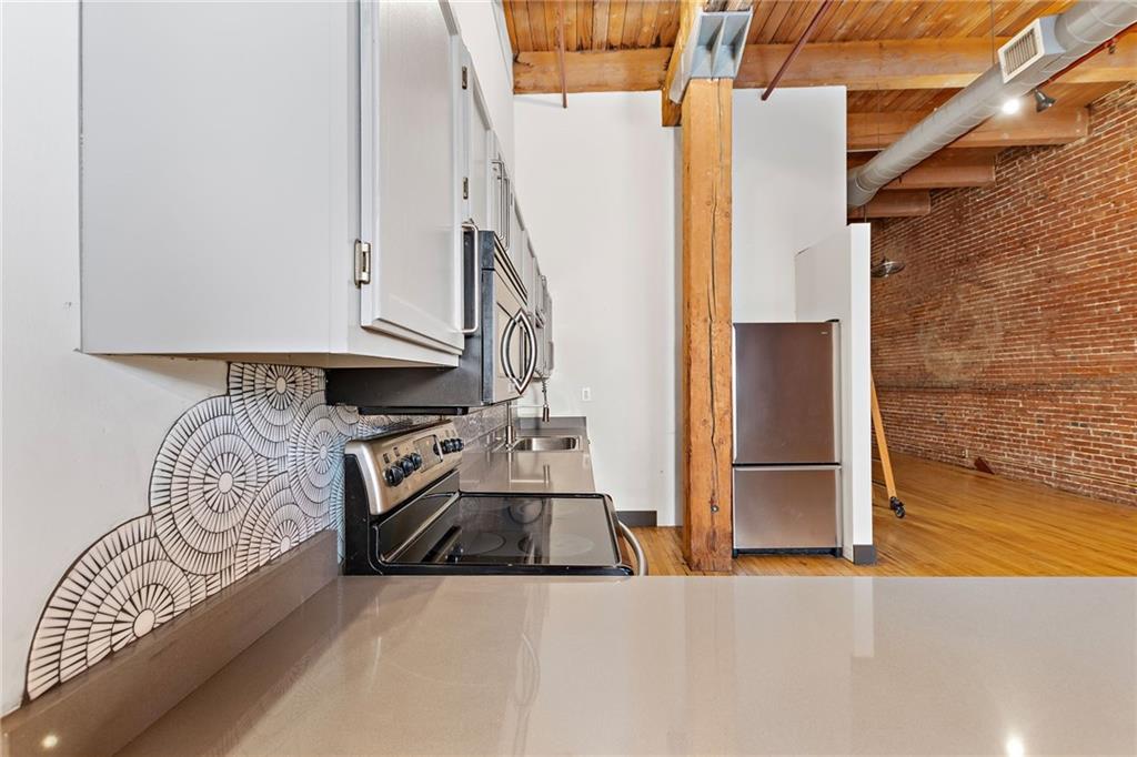 306 W 7th Street 101