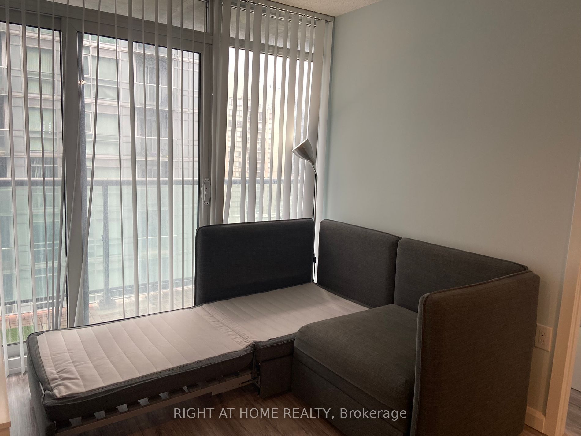36 Lisgar St 1617