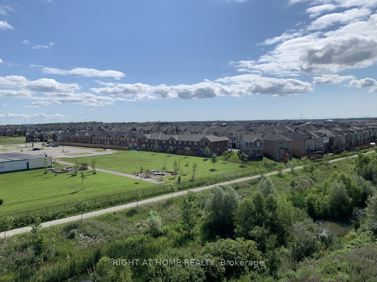 1105 E Leger Way 527