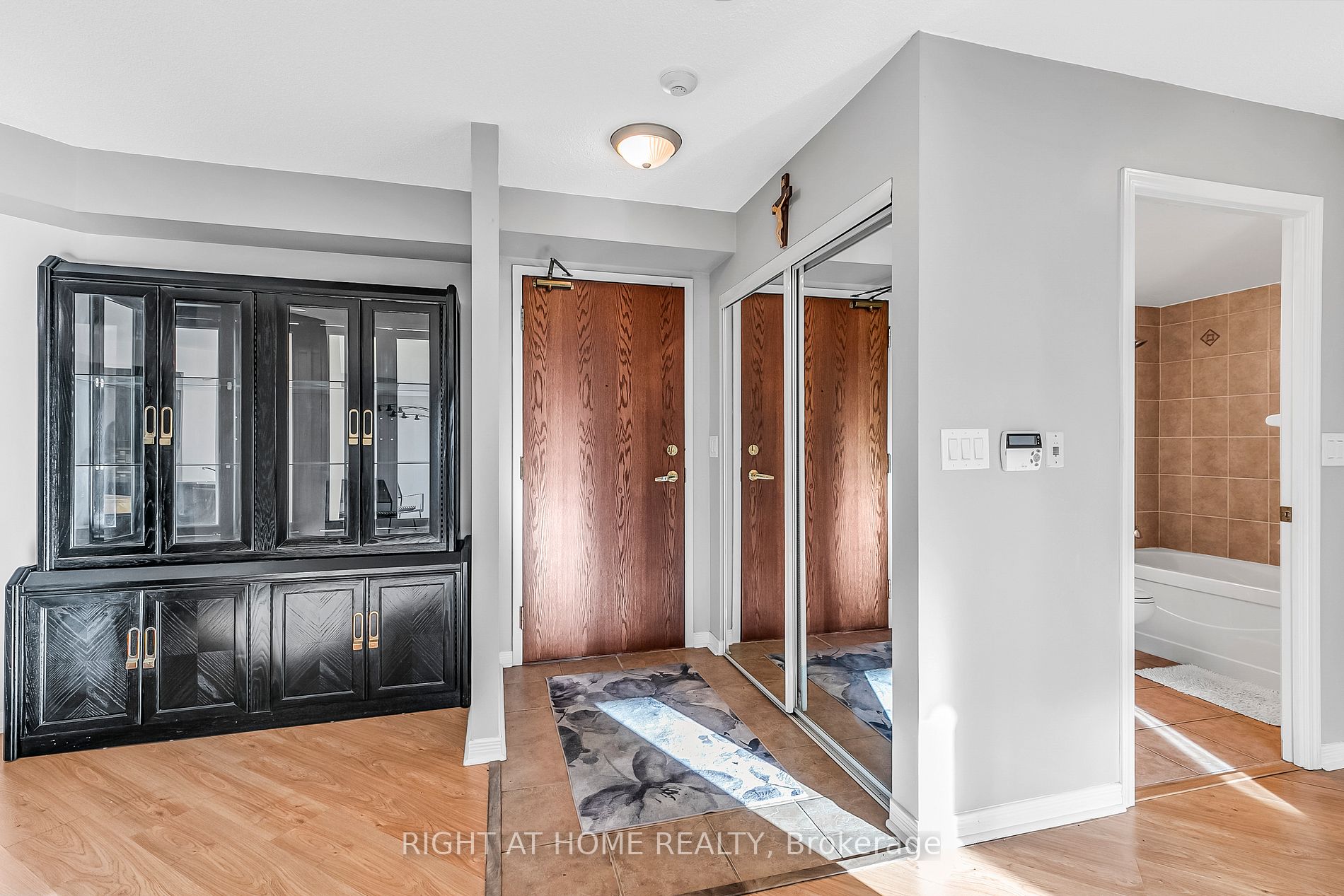 185 Oneida Cres 320