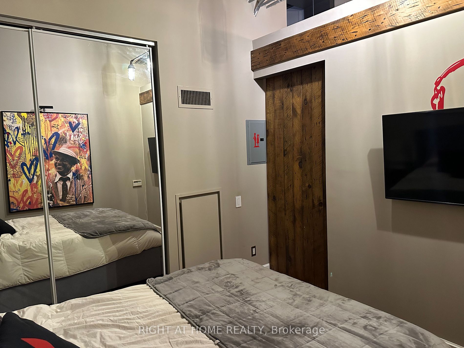 43 Hanna Ave 317