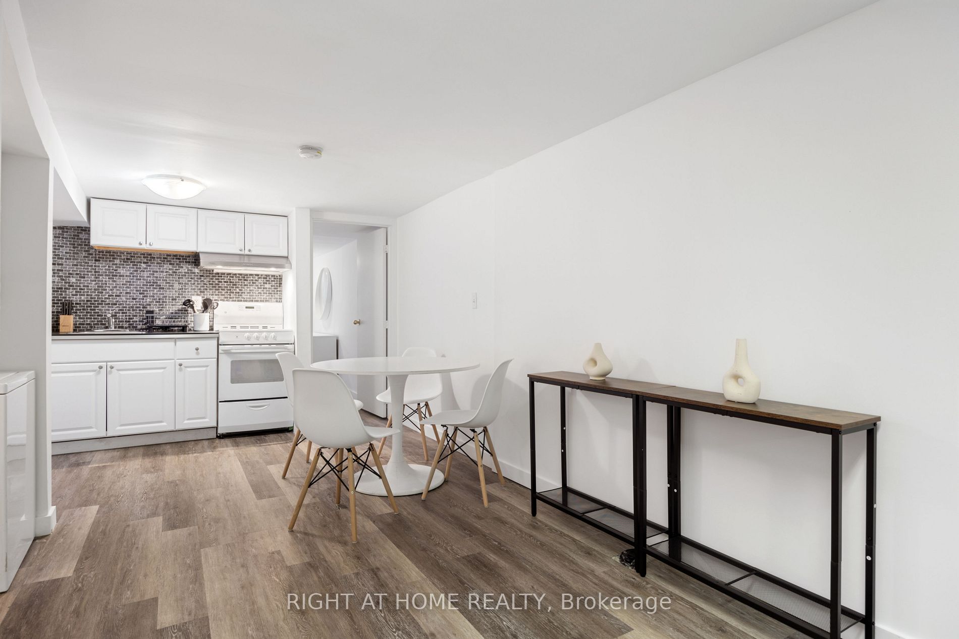 124 bsm Argyle St